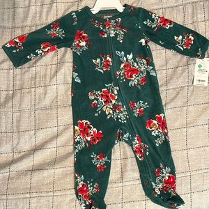 Carter’s footie 6 month